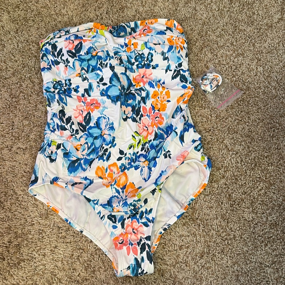 EUC Time and Tru size large strapless swimsuit white floral print - has straps